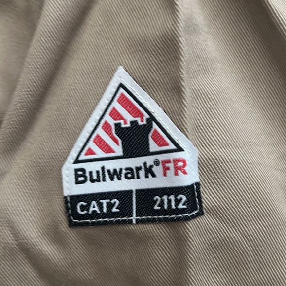 Brand new without tags. Bulwark FR Cat2 2112 button down shirts. - Picture 3 of 4